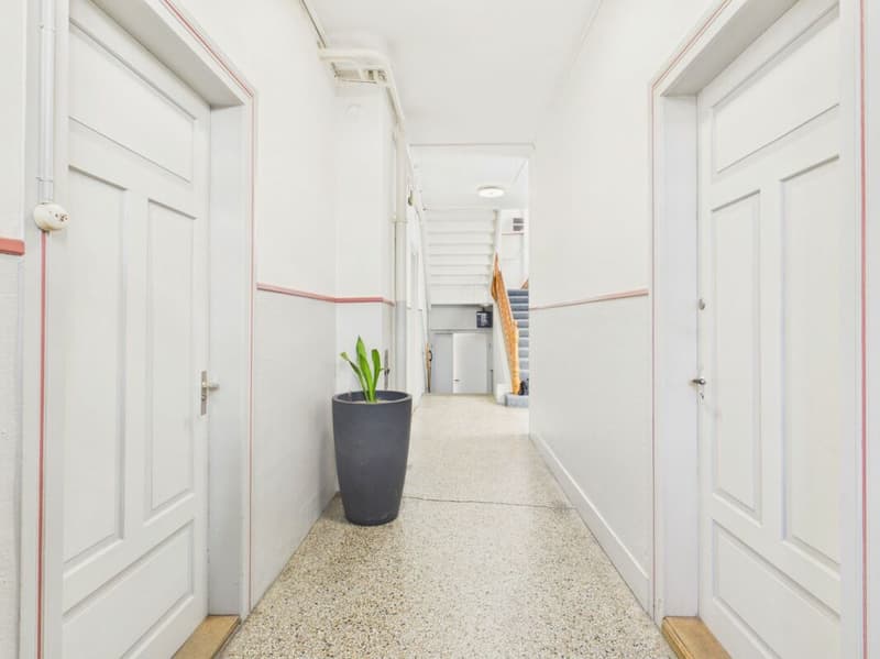 Work in a top location - flexible 3-room space directly at the train station (7)