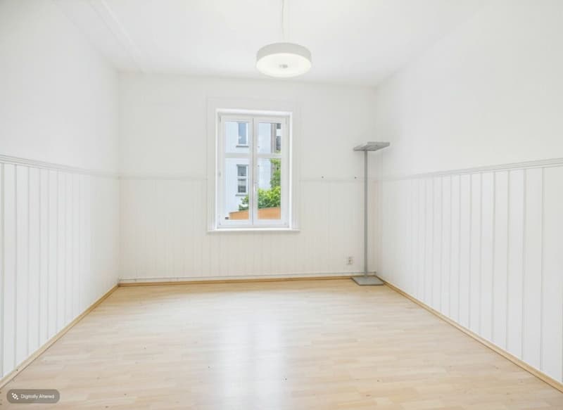 Work in a top location - flexible 3-room space directly at the train station (3)