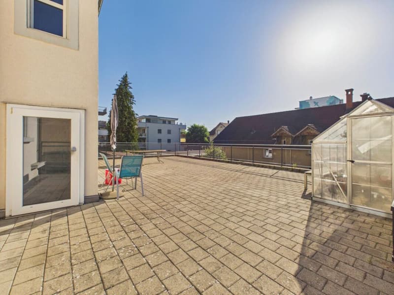 Work in a top location - flexible 3-room space directly at the train station (9)