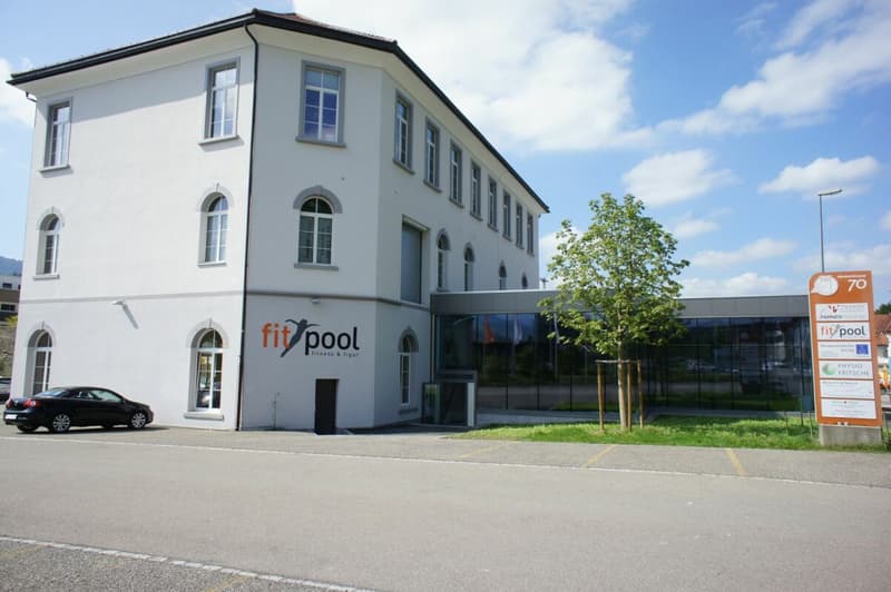 Commercial space in central commercial and residential area with 105m2 (9)