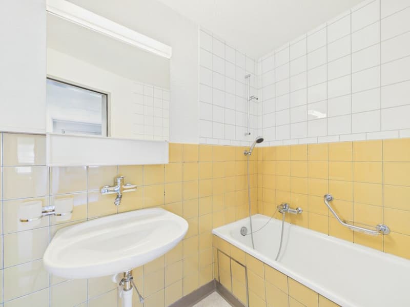 Renovated 3.5-room apartment with seating area! (2)