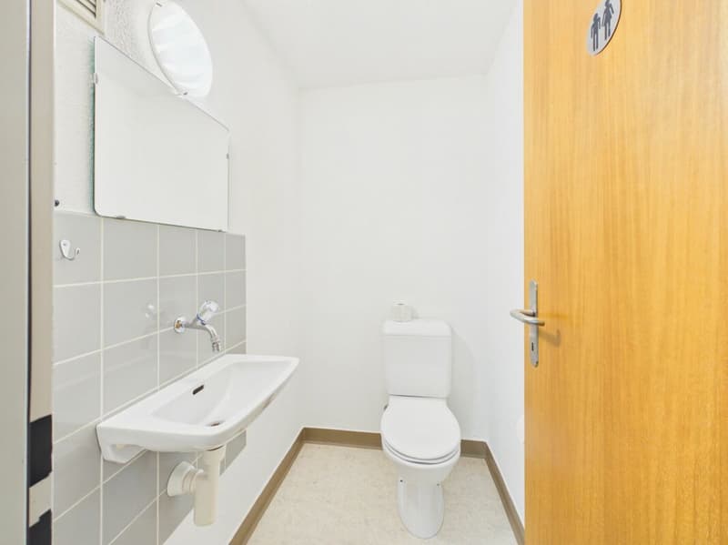 Renovated 3.5-room apartment with seating area! (3)