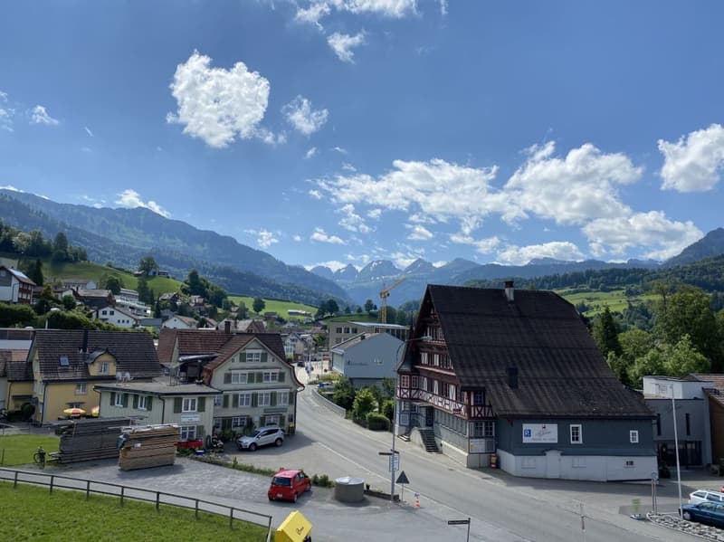 traumhafte Aussicht auf die umliegenden Berge