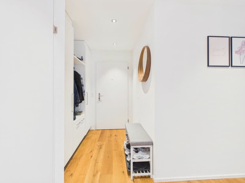 Grosszügiger Eingangsbereich mit Garderobe