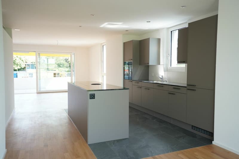 Moderne 4.5-Zimmerwohnung mit attraktivem Sitzplatz an ruhiger Lage (2)
