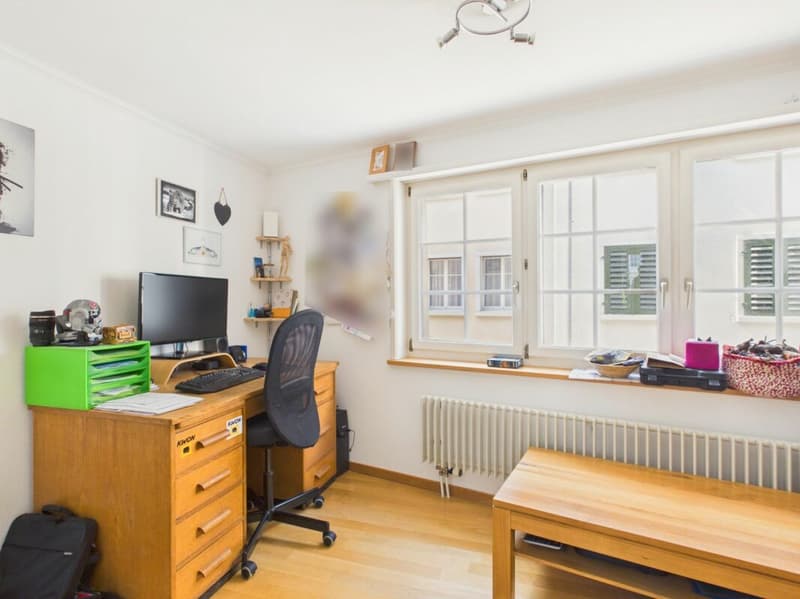 Helle Schlaf-/Arbeitszimmer