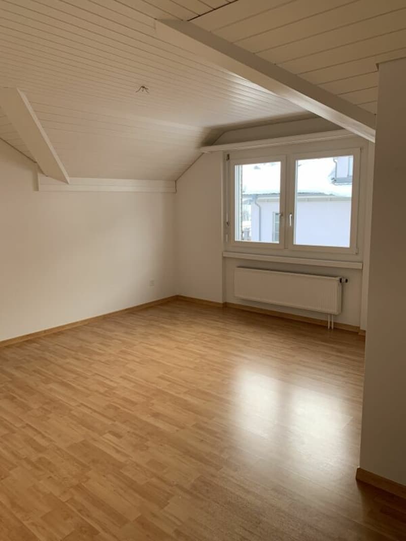 heimelige Dachwohnung mitten in Gähwil (7)