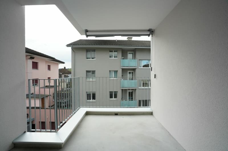 Moderne 2.5-Zimmer-Attikawohnung mit Loggia in Bazenheid (7)