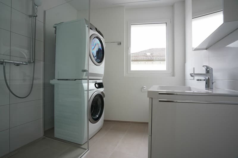 Moderne 2.5-Zimmer-Attikawohnung mit Loggia in Bazenheid (6)
