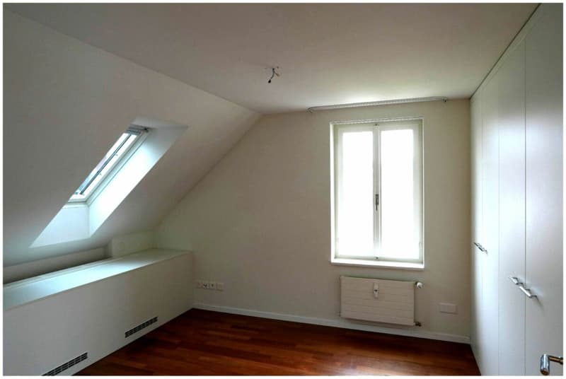 Moderne 2.5-Zimmer-Dachwohnung in Bahnhofsnähe mit hochwertigem Innenausbau (3)