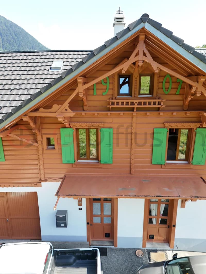 Magnifica casa individuale con 2 appartamenti in vendita a Corbeyrier (1)