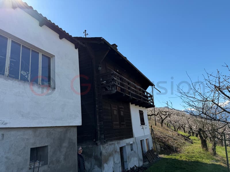 Chalet for renovation for sale in Saxon (2)