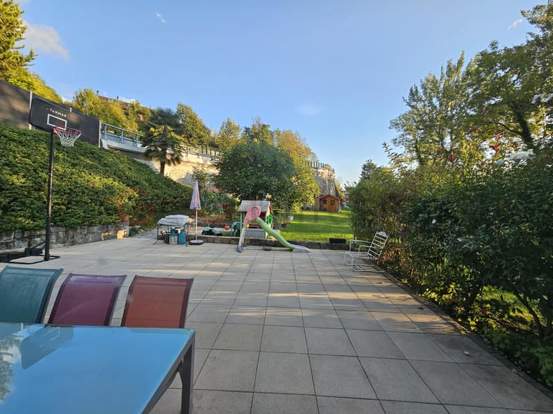 Beautiful individual villa with a large garden (2)