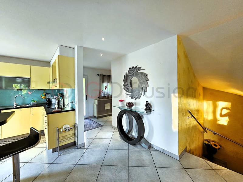 Beautiful individual villa with a large garden (3)