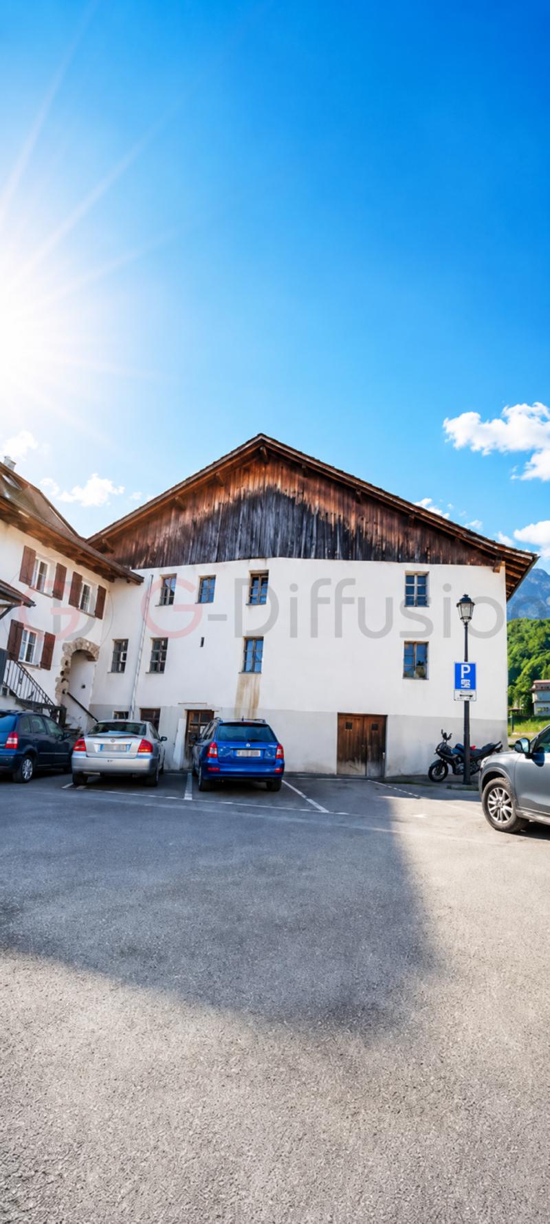 Building for renovation in Saint-Gingolph (VS) - Great development potential (1)