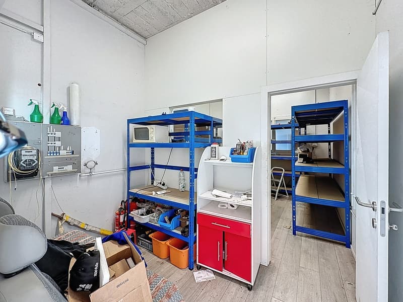 Bâtiment industriel en zone d'activités artisanales à Neyruz (8)