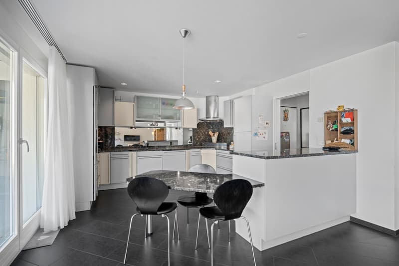 Grosszügige 7.5-Zimmer-Maisonette-Wohnung in Seenähe (3)