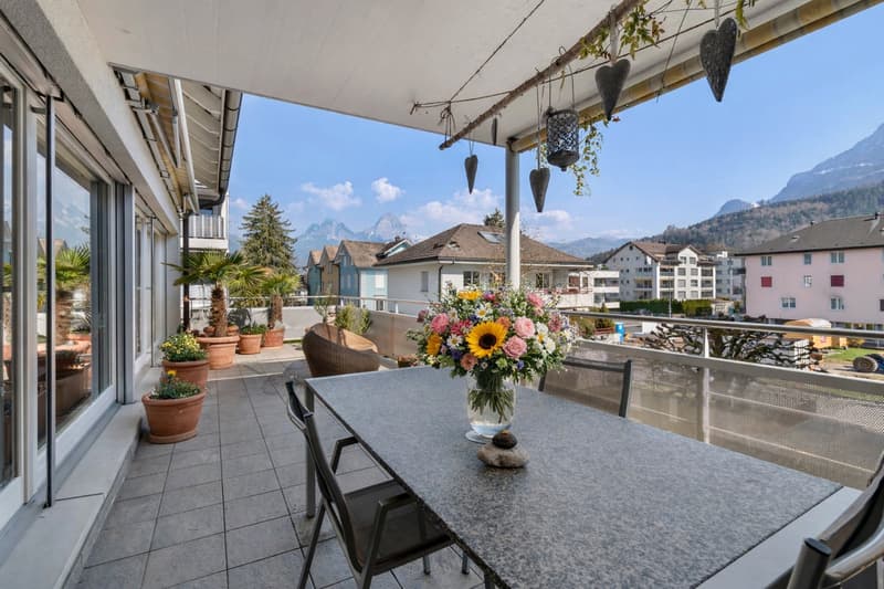 Grosszügige 7.5-Zimmer-Maisonette-Wohnung in Seenähe (1)