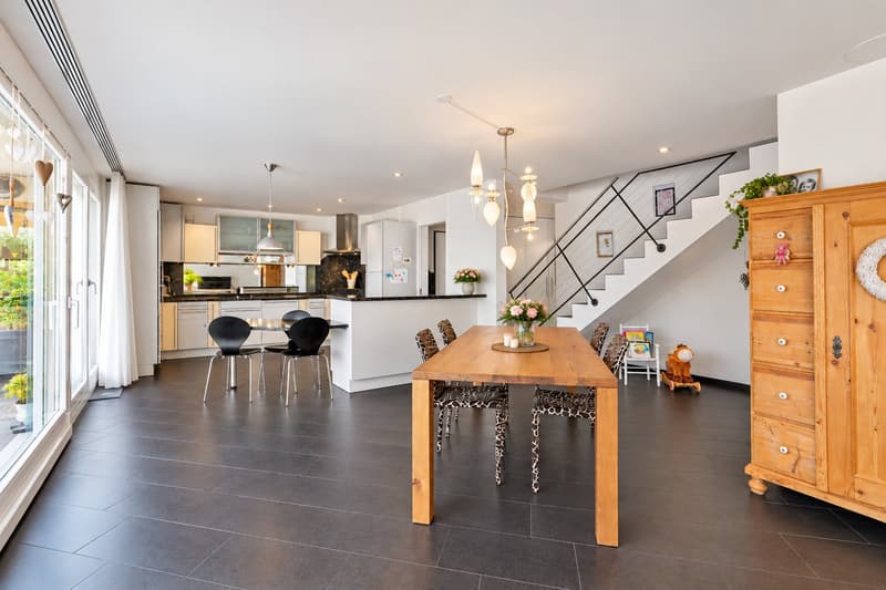 Grosszügige 7.5-Zimmer-Maisonette-Wohnung in Seenähe (3)