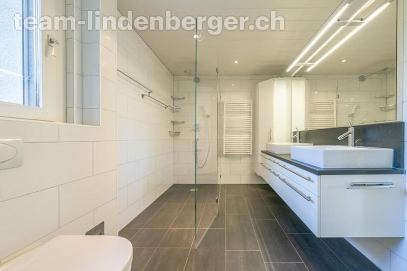 Badezimmer mit Dusche
