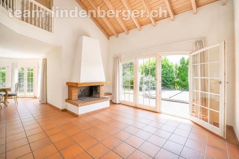 Lichtdurchfluteter Wohnbereich mit viel Platz zum Leben und Geniessen