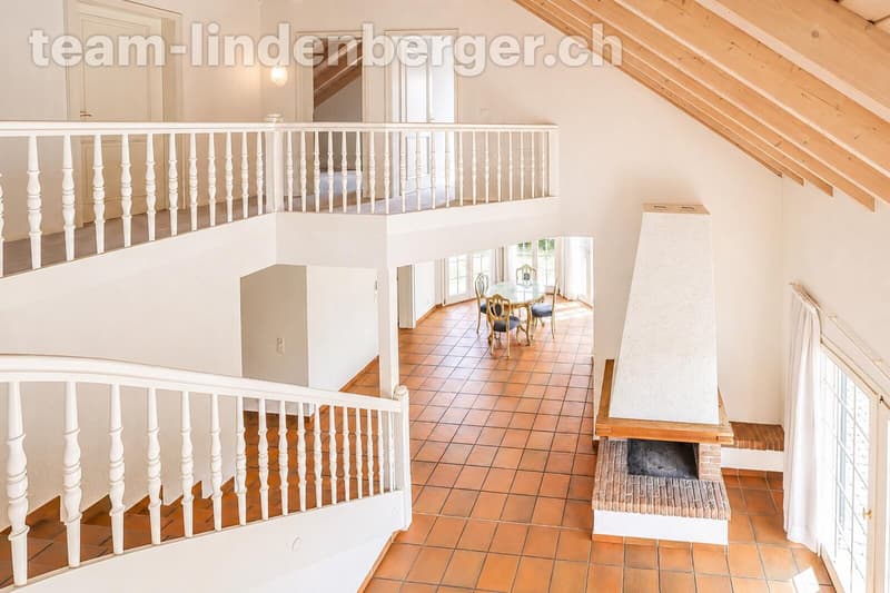 Blick von der Galerie in Wohnbereich