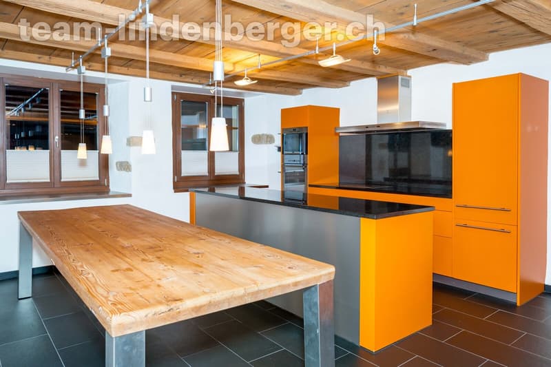 Gehobene Küche mit vielen Extras (3½ Zi.-Maisonettewohnung)