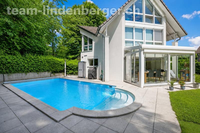 Gartenoase mit Pool
