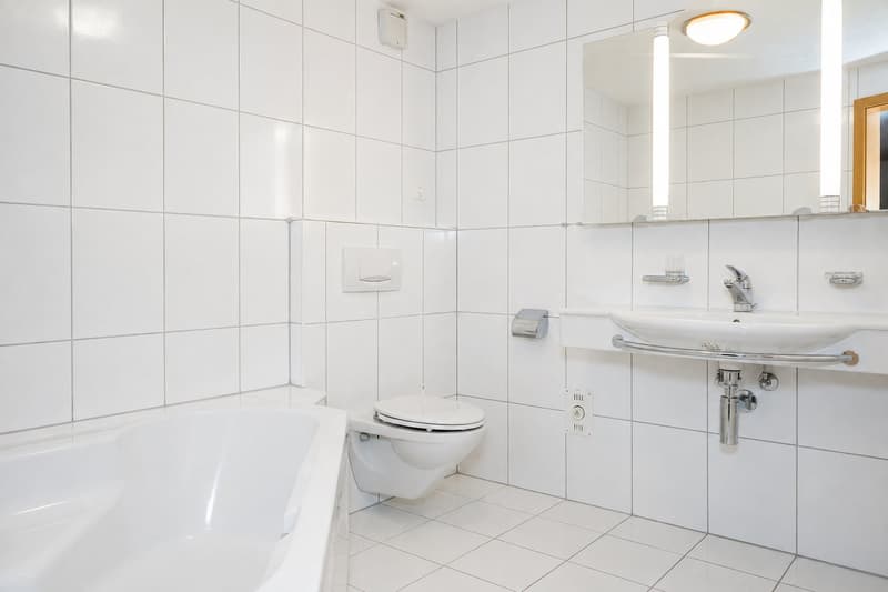 3½ Zi.-Maisonettewohnung im EG und 1.OG mit Balkon inkl. Garage und Aussenparkplatz (8)