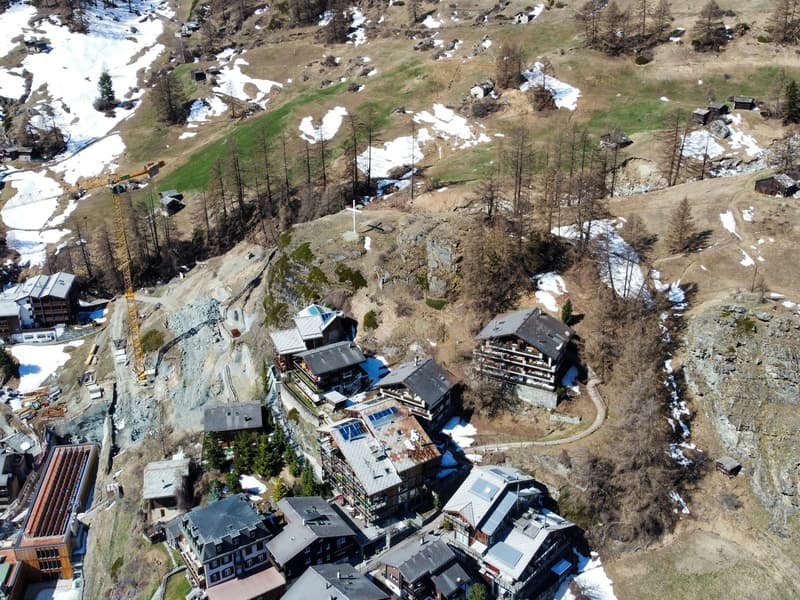 Parcelle di costruzione soleggiata con vista sulla montagna a Zermatt (10)