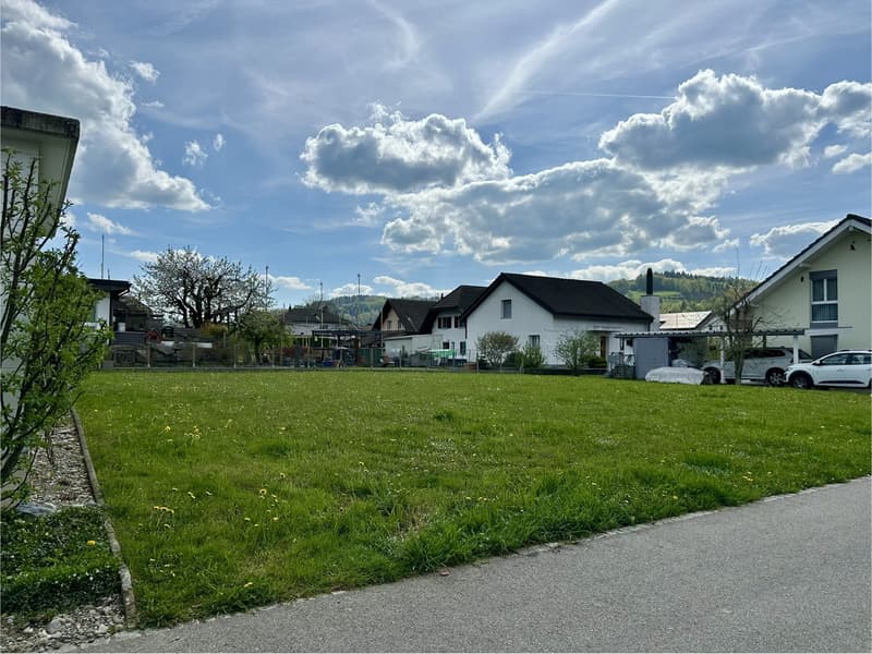 Flat building plot in a quiet location in an idyllic single-family home quarter (2)