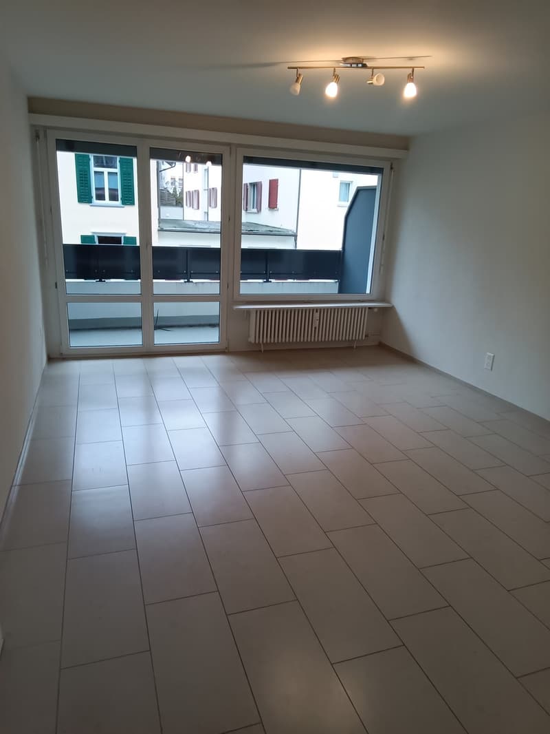 Spazio commerciale con piano originale da affittare (3)