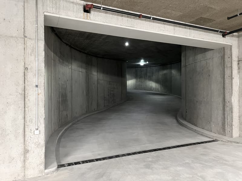 Posto auto per camper - Nuovo e sicuro! (2)