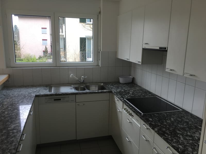 4.5-Zimmer-Wohnung im 1. Obergeschoss mit Balkon (2)