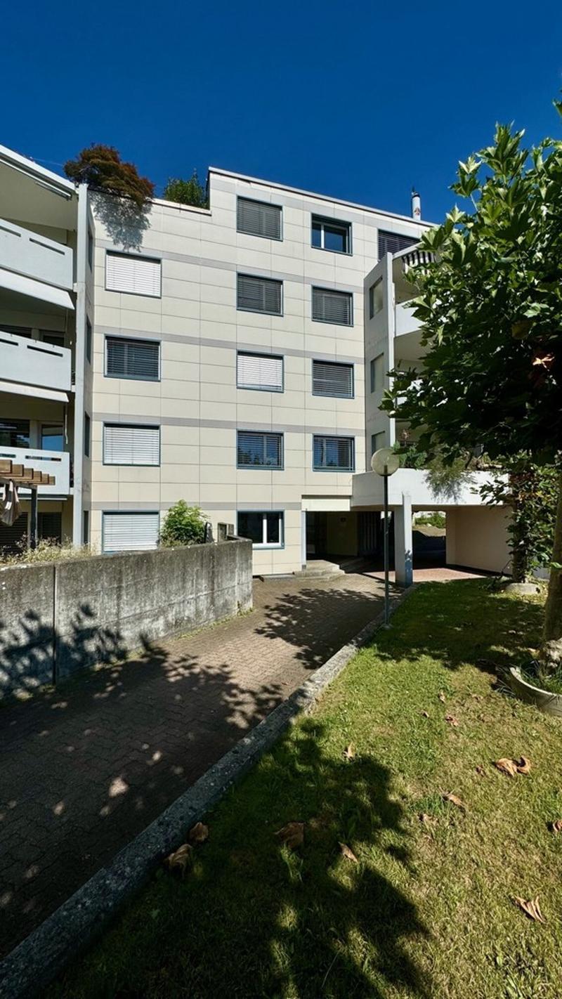 Wohnen mit Weitblick: 4.5-Zimmer-Wohnung in Adlikon mit grosszügiger Terrasse (1)