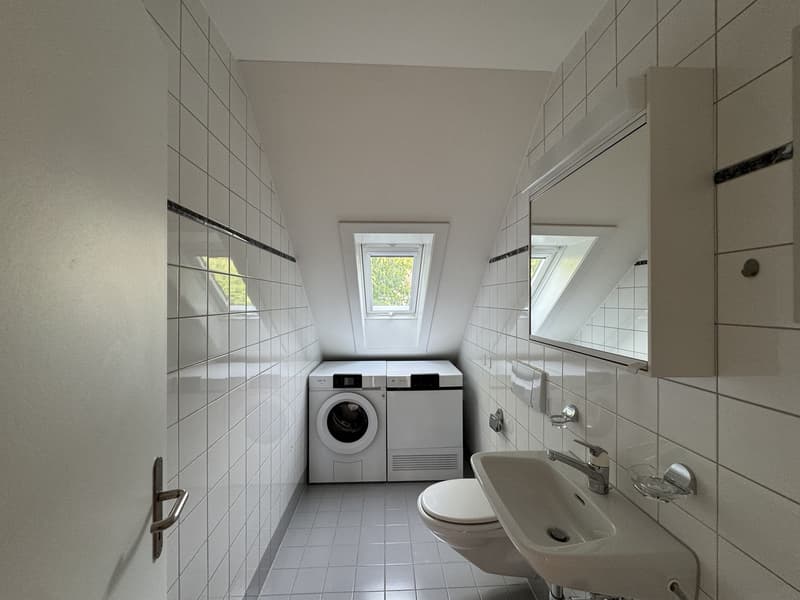 Helle 5.5-Zimmerwohnung im DG mit grosszügigem Grundriss in Hausen am Albis (7)