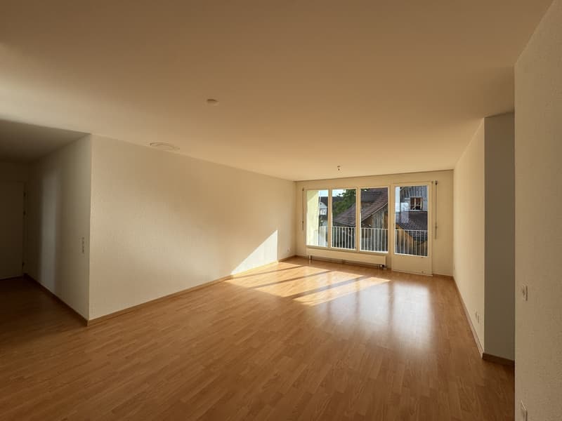 Helle 4.5-Zimmerwohnung mit grosszügigem Grundriss in Hausen am Albis (1)