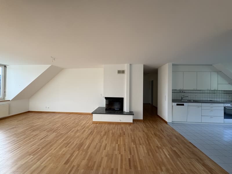 Helle 5.5-Zimmerwohnung im DG mit grosszügigem Grundriss in Hausen am Albis (1)