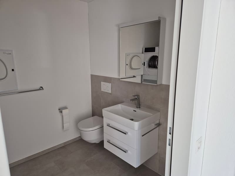 Top moderne 3,5-Zimmer-Whg (2.OG) mit Loggia, Lift + eigenem Waschturm (8)
