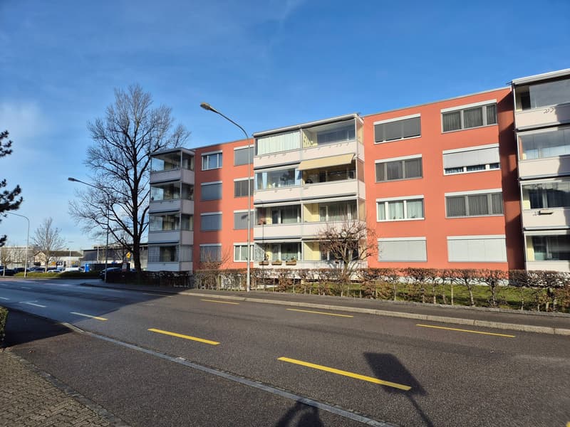 Modern 4.5-room apartment with balcony and lift in Pratteln (2)