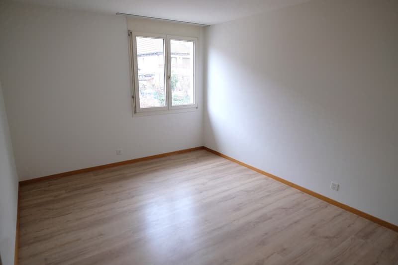 Grosszügige 3,5-Zimmer-Wohnung mit Balkon und direktem Zugang zu Gartensitzplatz (5)