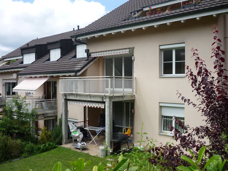 Grosszügige 3,5-Zimmer-Wohnung mit Balkon und direktem Zugang zu Gartensitzplatz (1)