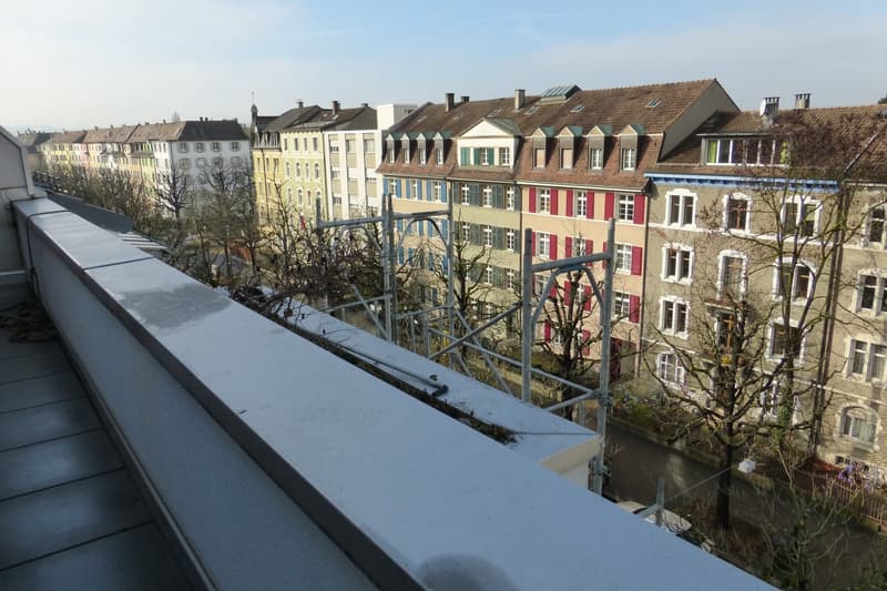 Balkon Strassenseitig