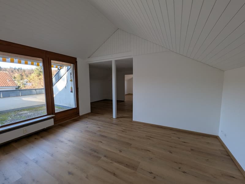 Teilsanierte 2.5-Zimmer-Dachwohnung (3)