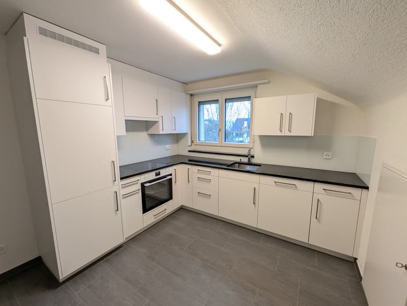 Teilsanierte 2.5-Zimmer-Dachwohnung (2)
