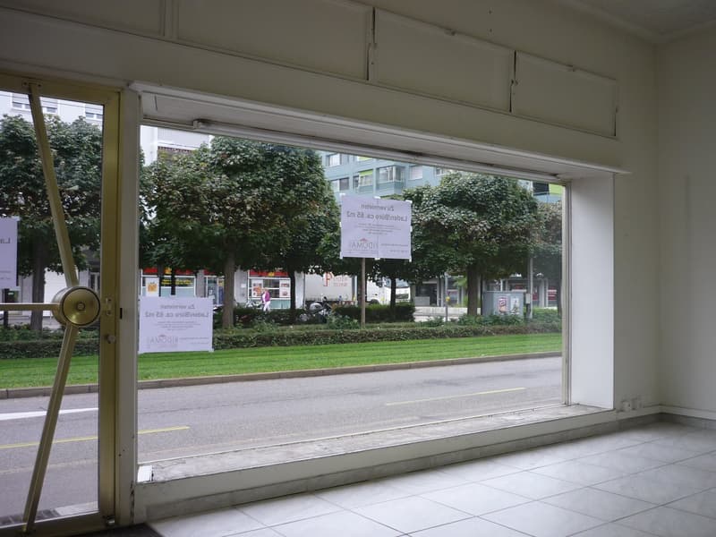 Ladenlokal / Büro mit Schaufenster + Balkon an guter Verkehrslage im Gundeli (6)