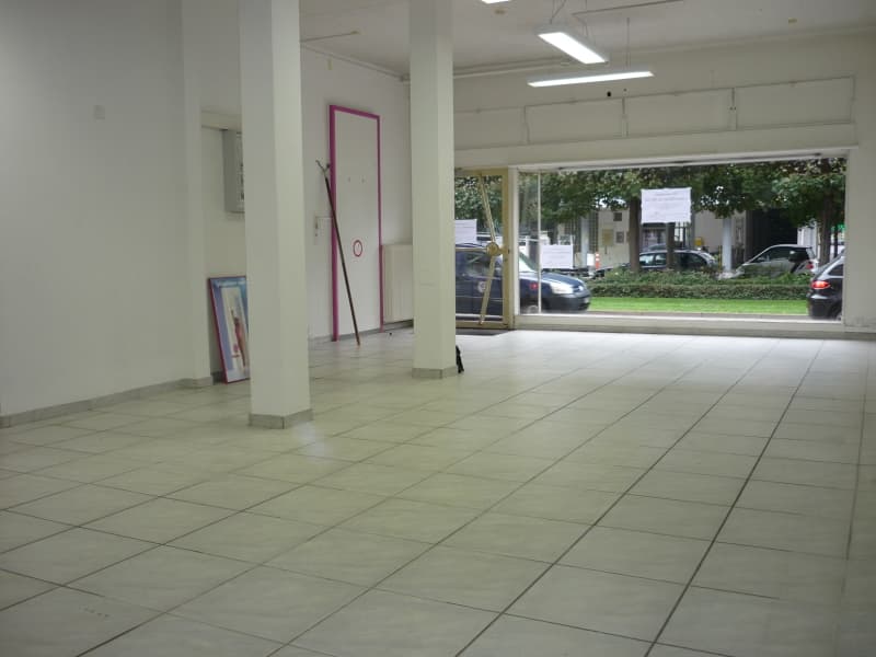 Ladenlokal / Büro mit Schaufenster + Balkon an guter Verkehrslage im Gundeli (4)