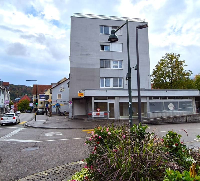 Ladenräumlichkeiten (45m²) mit Schaufenstern an sehr zentraler Lage in Aesch (2)