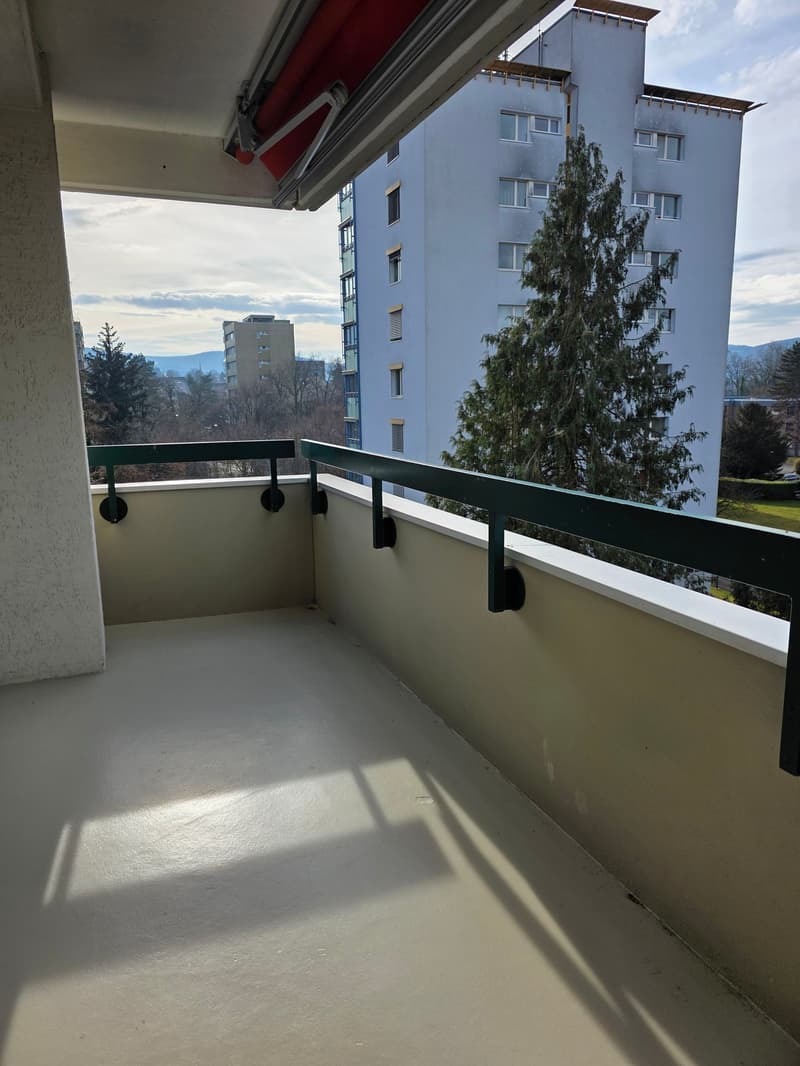Hübsche,  helle 4-Zimmer-Whg mit toller Aussicht (6.OG mit Lift) in Arlesheim (12)