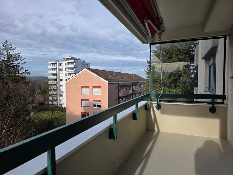 Hübsche,  helle 4-Zimmer-Whg mit toller Aussicht (6.OG mit Lift) in Arlesheim (2)